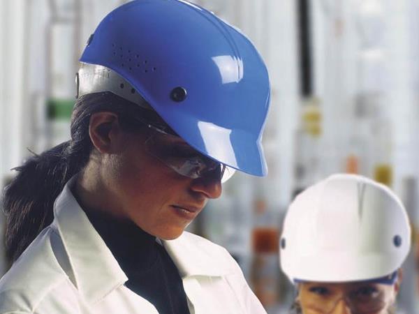 玻璃钢安全帽使用期限是多久？