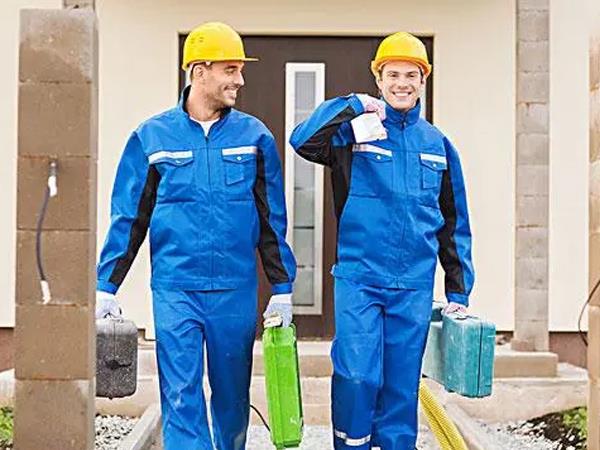 建筑安全帽在危险的建筑行业的重要性